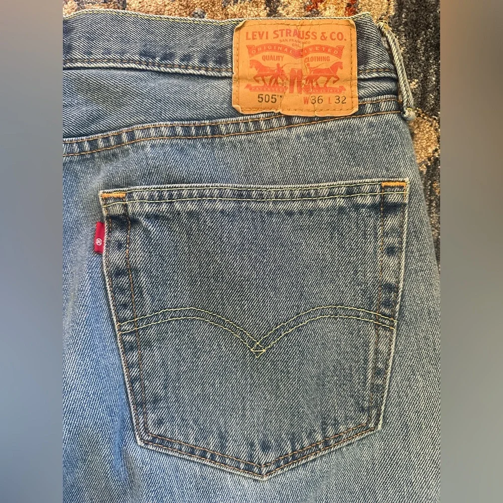 Levis 505 size 36 x 32 blank tab medium wash